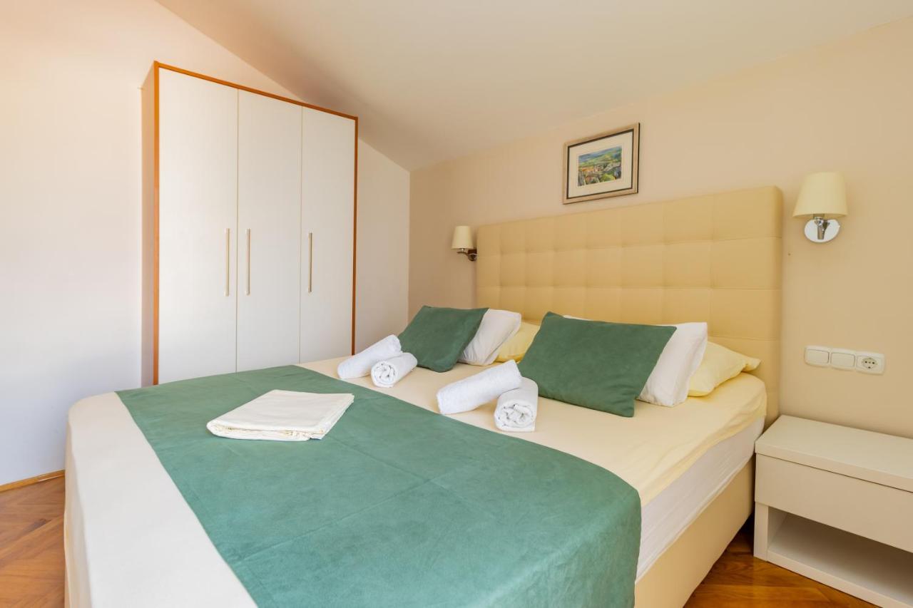 Luxury Apartments Villa Ruzmarina With New Heated Infinity Pool And Lounge Area Marusici  Exterior foto